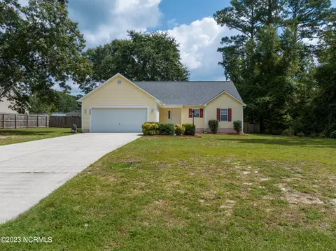 1105 Lakeview Ave, Richlands, NC 28574