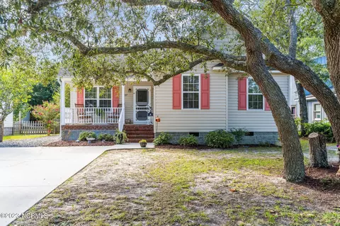 107 NE 30th St, Oak Island, NC 28465