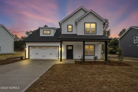 653 Reservation Rd, Aberdeen, NC 28315