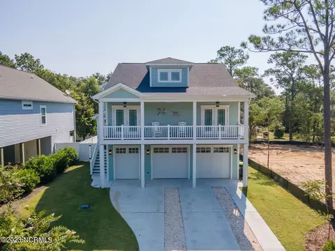 218 NE 37th St, Oak Island, NC 28465