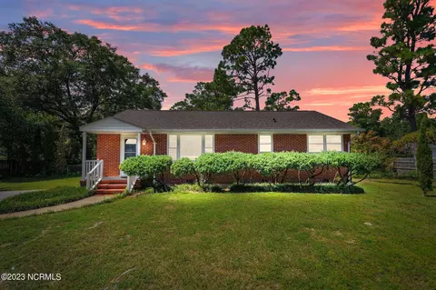 219 Oak Leaf Dr, Wilmington, NC 28403