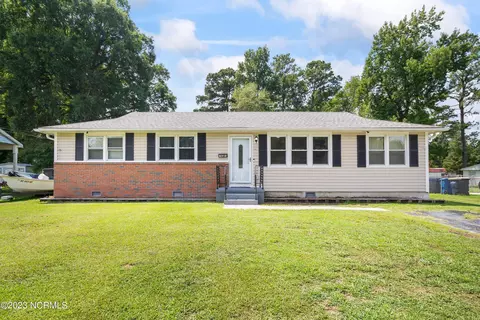 705 Barn St, Jacksonville, NC 28540
