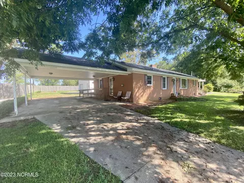 772 Old Smith Chapel Rd, Mount Olive, NC 28365