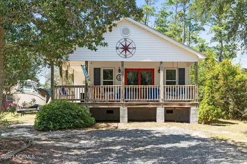 307 NE 56th St, Oak Island, NC 28465