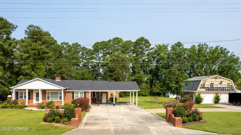 804 W Elizabeth St, Clinton, NC 28328