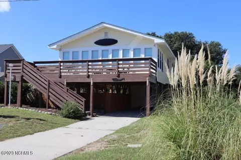 2004 Smithfield St, Kill Devil Hills, NC 27948