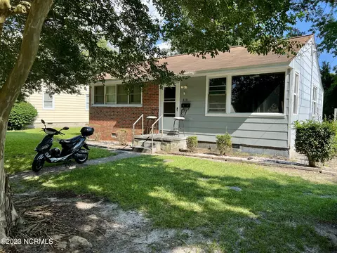 418 Nelson Dr, Jacksonville, NC 28540