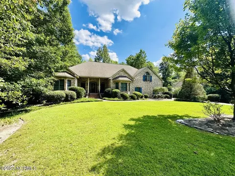 305 Taberna Cir, New Bern, NC 28562 photo 2