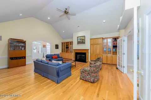 305 Taberna Cir, New Bern, NC 28562 photo 8