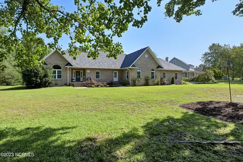 1211 Sherman Oaks Dr, Wilmington, NC 28411