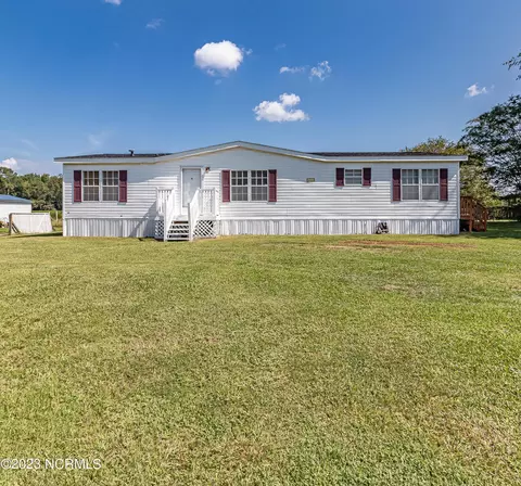 204 Duck Ridge Dr, Pikeville, NC 27863