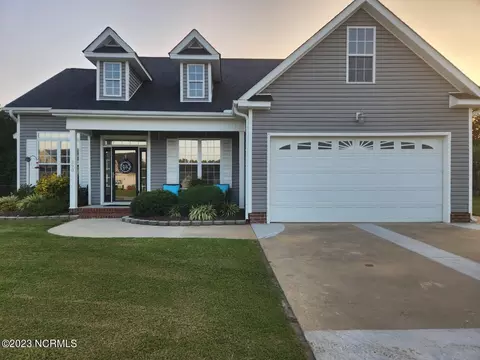 590 Arden Ridge Dr, Grimesland, NC 27837