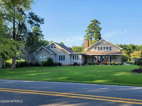 1612 Lakeshore Dr, Lake Waccamaw, NC 28450