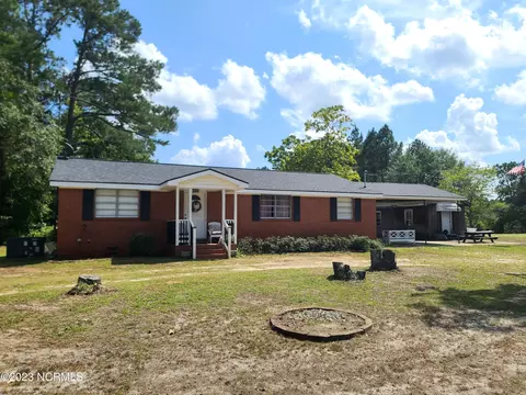 320 Barnes Loop Rd, Elizabethtown, NC 28337