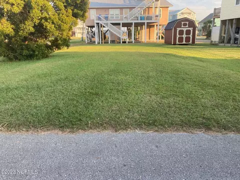 120 Sandlin Ln, North Topsail Beach, NC 28460