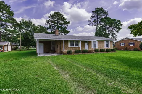 109 S Newton, Rose Hill, NC 28458