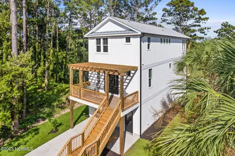 5110 Minnesota Dr SE, Southport, NC 28461