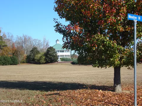 21 Meadow Ln, Arapahoe, NC 28510