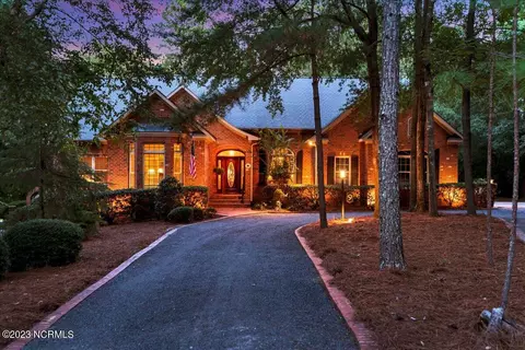 9 Village Ln, Pinehurst, NC 28374