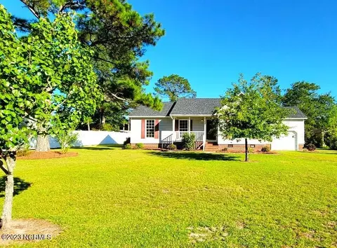 162 Paul Dr, Trenton, NC 28585