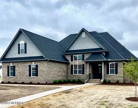 425 Southbridge Ct, Winterville, NC 28590