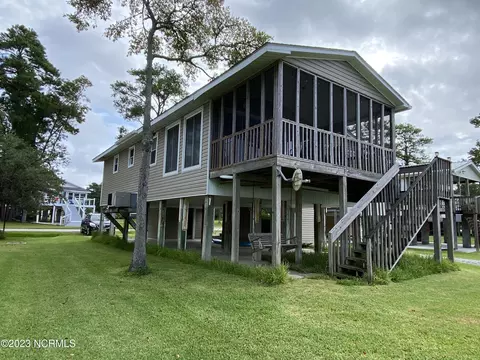 73 Live Oak Rd, Grantsboro, NC 28529