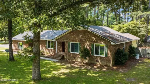 401 Pine Crest Rd, Trent Woods, NC 28562