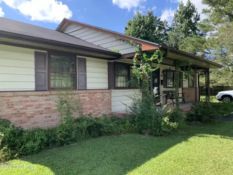 102 London Ln, Jacksonville, NC 28546