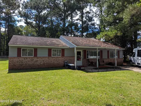 102 S Hill Ct, Jacksonville, NC 28540