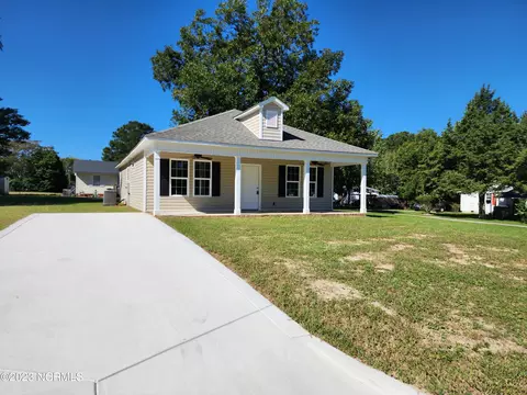 1115 Barden St, Clinton, NC 28328