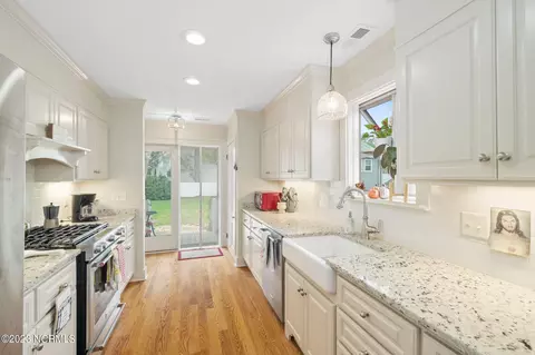 707 E Front St, New Bern, NC 28560 photo 2