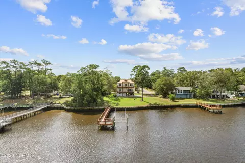 1108 W Yacht Dr, Oak Island, NC 28465