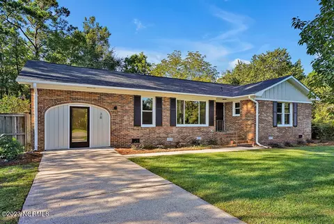 38 Pelican Point Rd, Wilmington, NC 28409