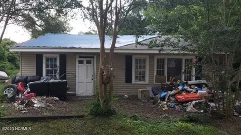 1068 Sullivan Rd, Kinston, NC 28504