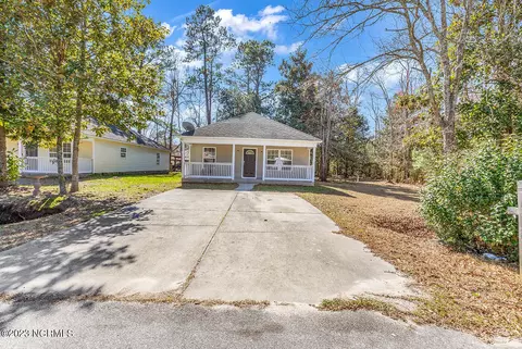 307 Woodrow St, Tabor City, NC 28463
