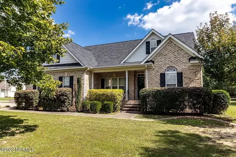 222 Maddux Dr, Pikeville, NC 27863