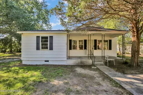 513 Mcinnis St, Pembroke, NC 28372