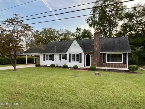 1304 E Broad St, Elizabethtown, NC 28337