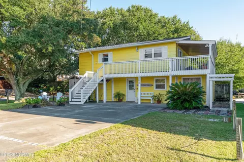 206 S Carolina Ave, Carolina Beach, NC 28428
