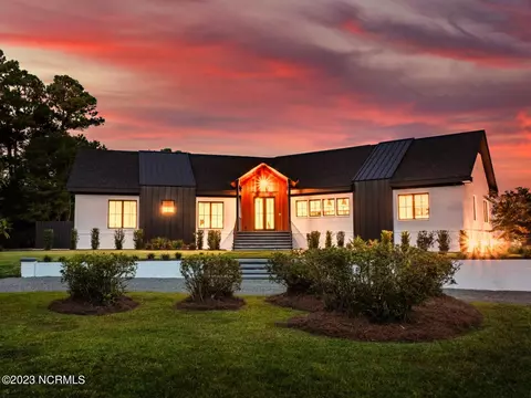 6225 Old Military Rd, Wilmington, NC 28409