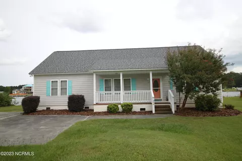 300 Sea Gate Dr, Newport, NC 28570
