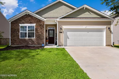 425 Ginger Dr, New Bern, NC 28560