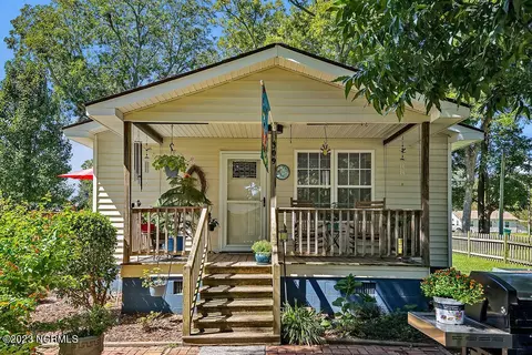 309 N Howard St, Chadbourn, NC 28431