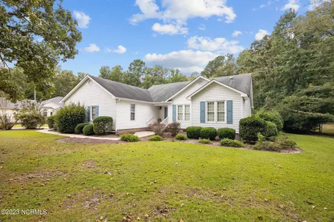 1210 Pine Valley Dr, New Bern, NC 28562