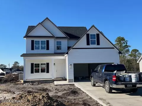 603 Macy Pl, Hubert, NC 28539