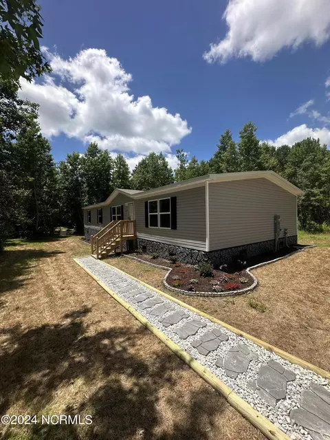 3299 Blueberry Rd, Currie, NC 28435