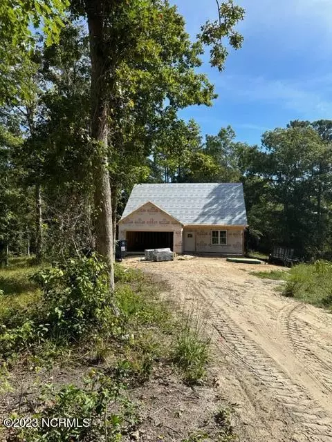 208 Baker Rd, Hubert, NC 28539