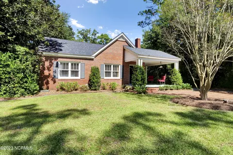 4927 Oleander Dr, Wilmington, NC 28403