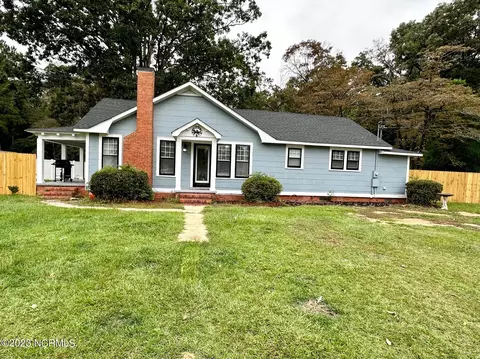 906 S Poplar St, Elizabethtown, NC 28337