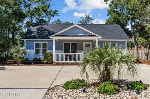 111 N Middleton Ave, Oak Island, NC 28465